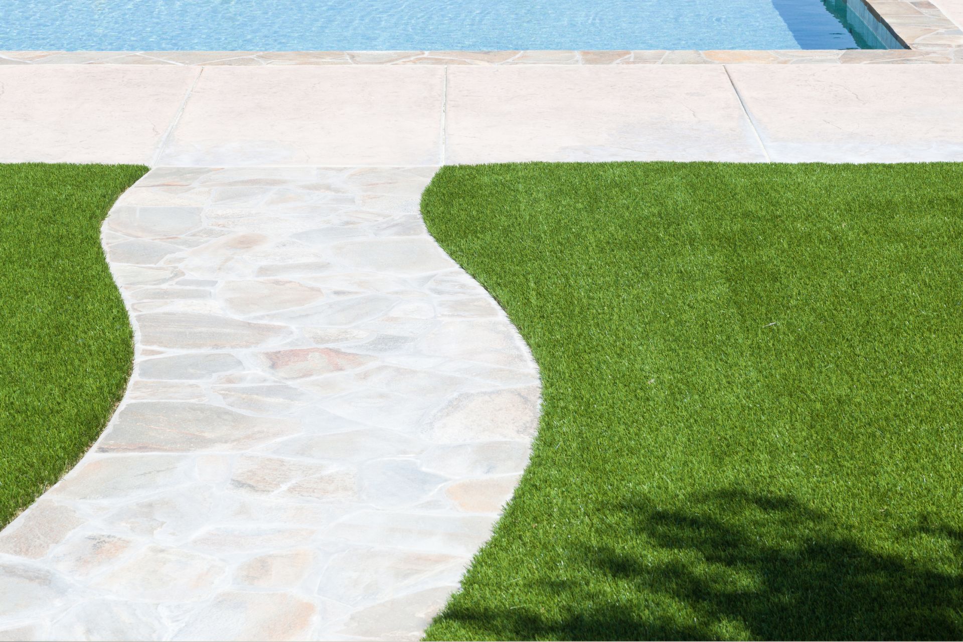 jardín césped artificial